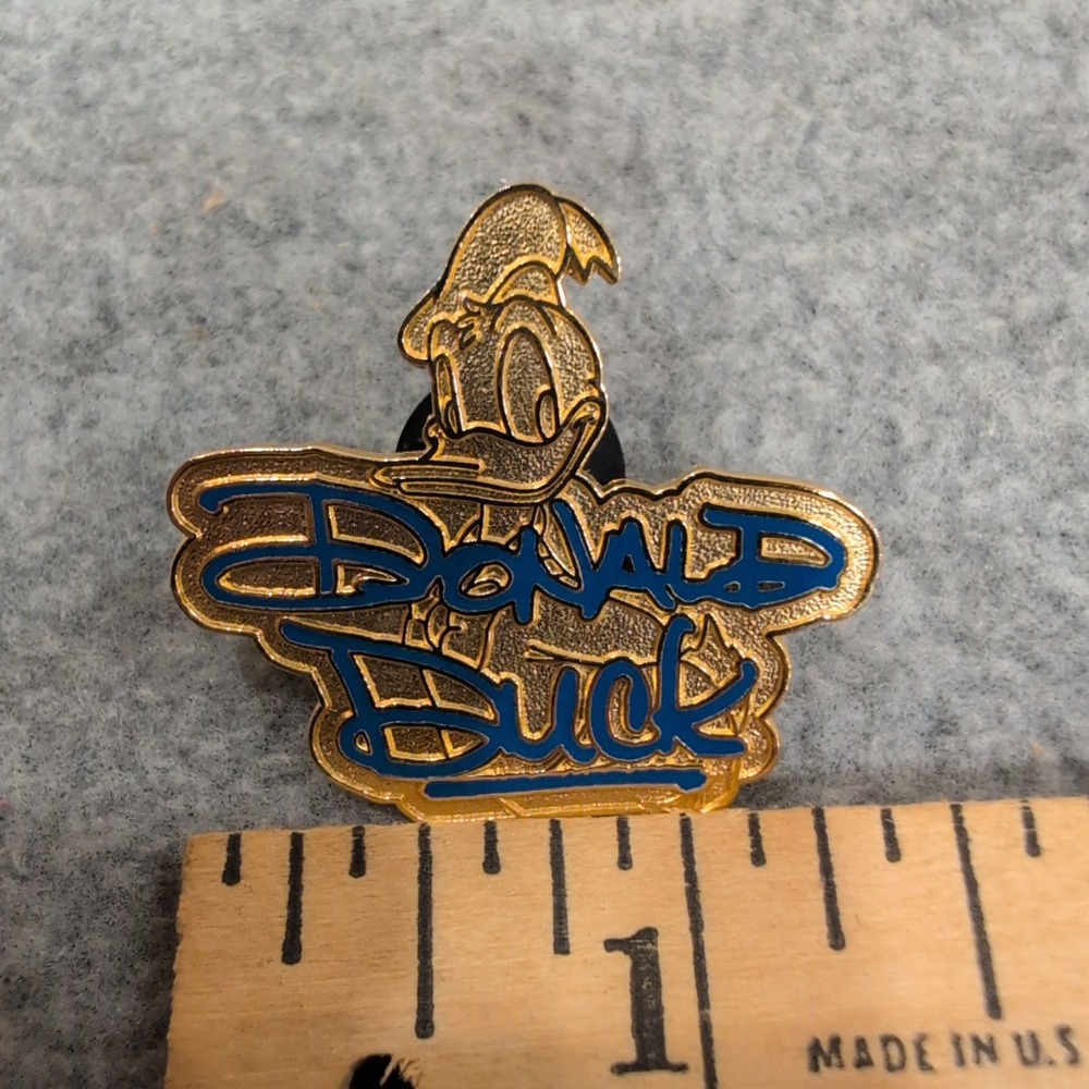 Disney Donald Duck Graffiti Logo 2004 Lanyard Pin Series Official Pin Trading - Picture 2 of 4